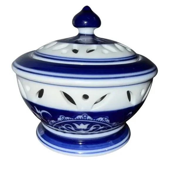 Bombay Company Blue White Lidded Bowl