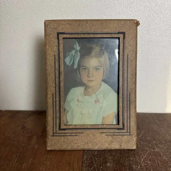 Vintage 1940s Paper Photo frame‎ Stand with colorized photo of young girl