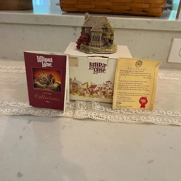 Vintage Lilliput Lane The Briary with box and Deeds