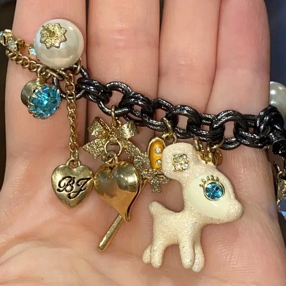 VINTAGE Girl’s Betsey Johnson Charm bracelet NEW