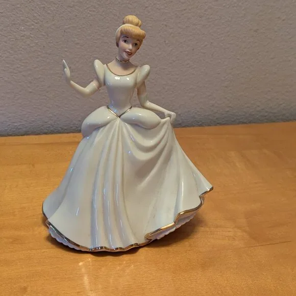 Disney Showcase Collection Cinderella Lenox Classics New in Box COA