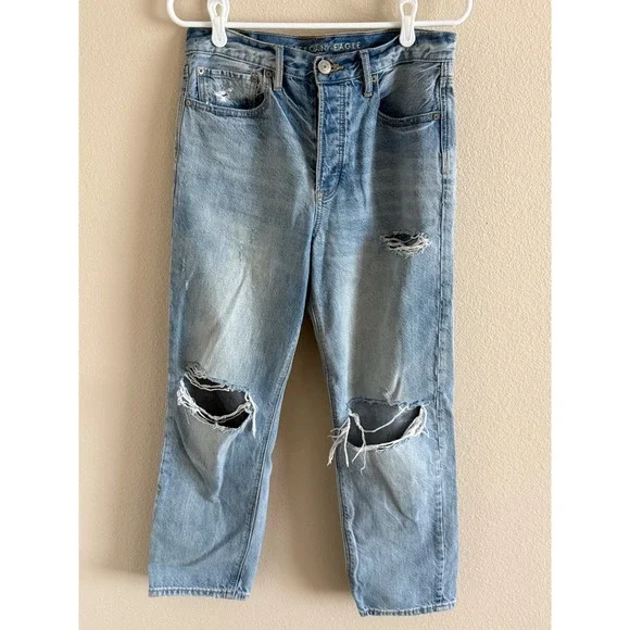 American Eagle 90s Boyfriend Jeans Light Wash Distressed Blue Denim Size 4 Reg