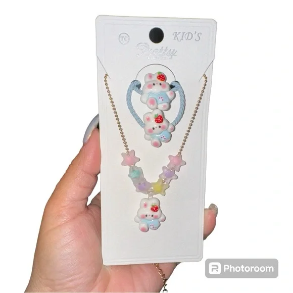 Kitty hair accessories and necklace‎