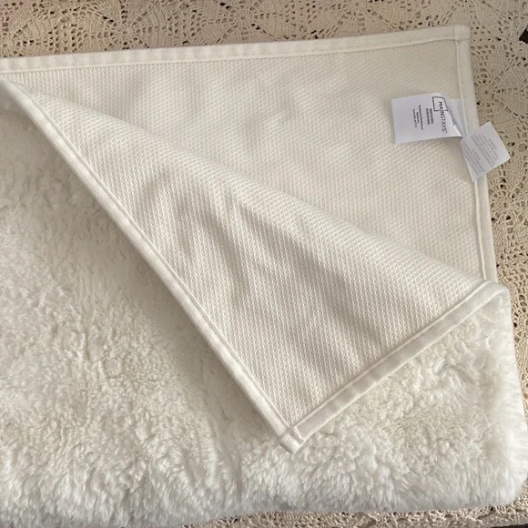 Mainstays faux fur accent rug 40x36 ivory off white rubber non slip back