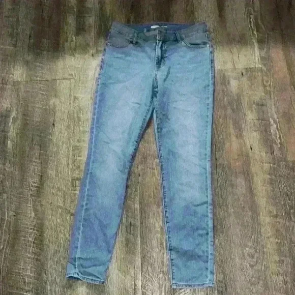 Old Navy Woman’s jeans size 6