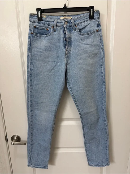 High-Rise Light Blue Women's Jeans — Straight Crop