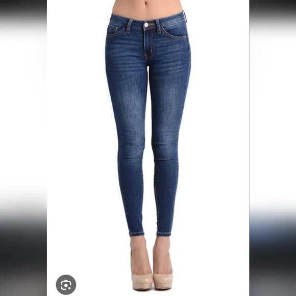 Kancan Mid Rise Skinny Jeans Womens Size 9 / 28 Blue Medium Wash Denim