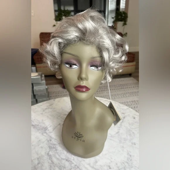 Rare Vintage Rene Of Paris Wig‎ #444 Madame Color #56.
