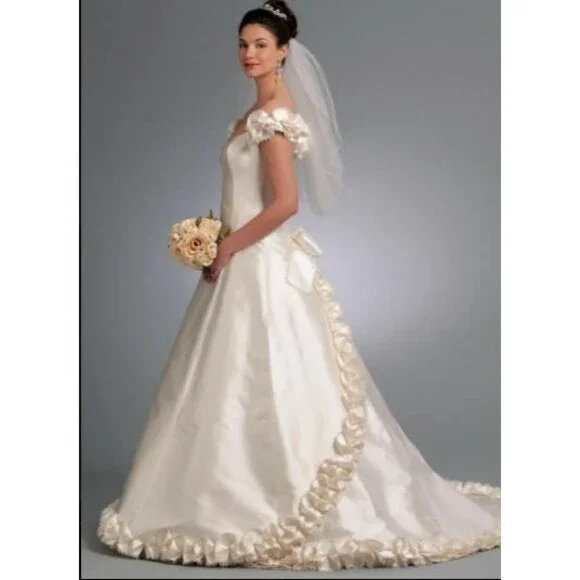 Vogue Wedding Dress Sewing Pattern V1095 Designer Bridal Gown New Uncut