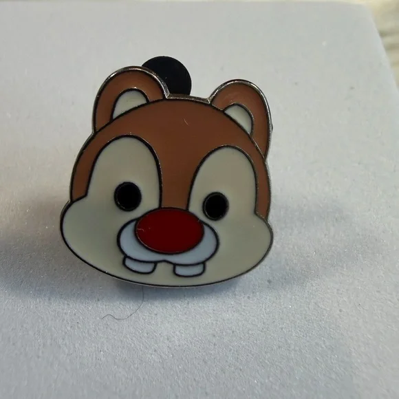 💙3/$20 DISNEY Cute Brown and Red Chipmunk Kids Pin