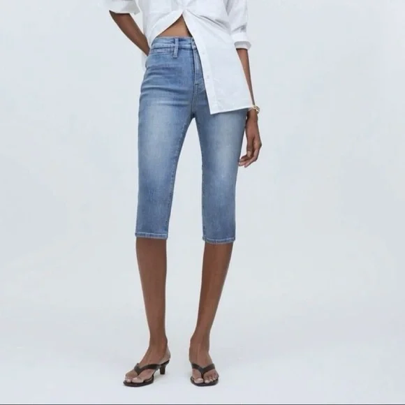 Betabrand Pull-On Elastic Waist Denim Capri Jeans - Medium Petite