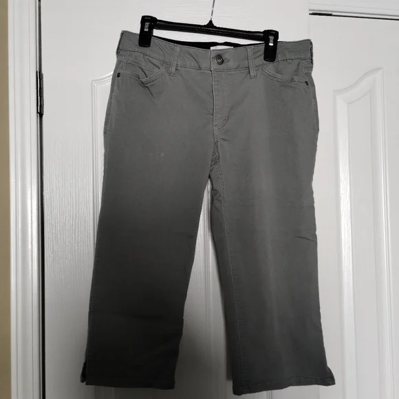 Liz Claiborne Women's Cropped Gray Pants Size 12