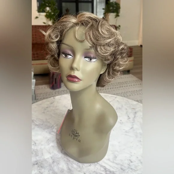 Rare Vintage Rene Of‎ Paris Wig #444 Madame Color: 8/22.