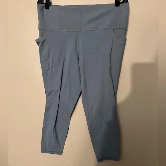 Athleta Light Blue Salutation Pockets Stash II 7/8 Length Leggings