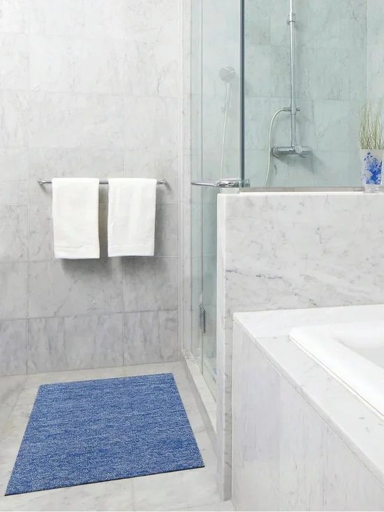 Chilewich Heathered Shag Floor Bath Shower Door Mat in Cornflower Blue