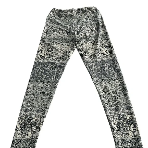 Lularoe OS Black and Cream Paisley Leggings