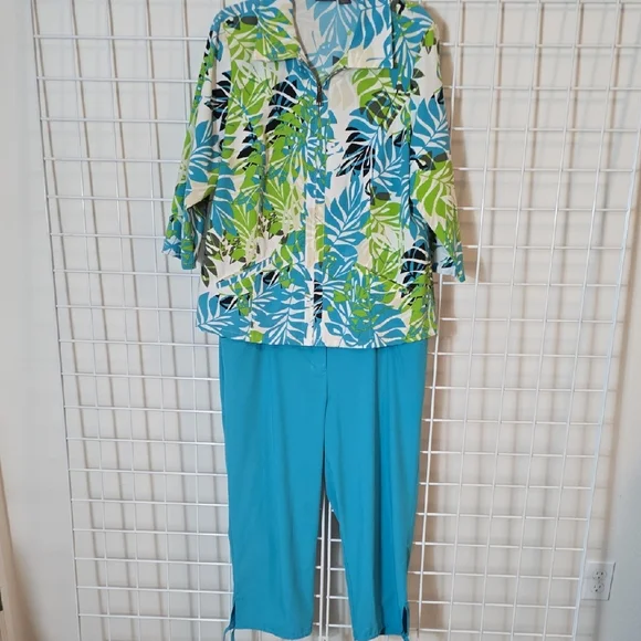 Chico's Tropical Leaf‎ Zip-Front Jacket with Teal Cropped Pants Chicos Size 2/Lg