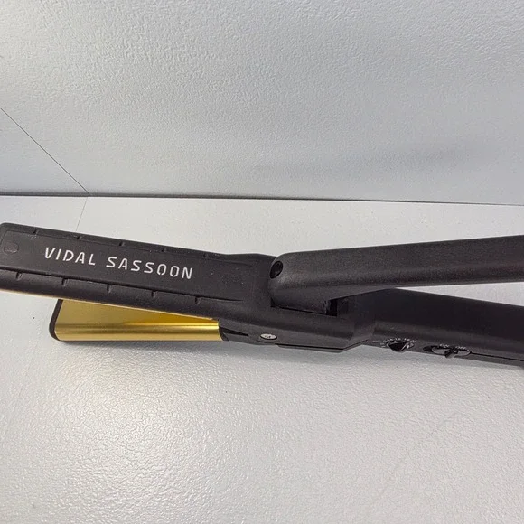 Vidal Sassoon Professional Ceramic Hair Straightener Flat Iron Gold‎ Plates 1