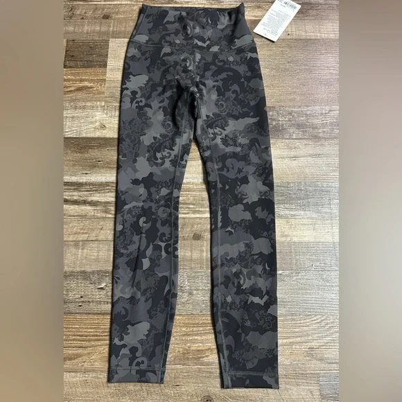 Lululemon nwt rare find! Size 4