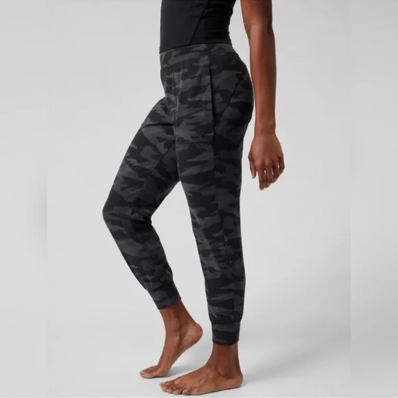 NWT Athleta Salutation Camo Jogger High Rise Fall Athleisure Pilates XS Petite