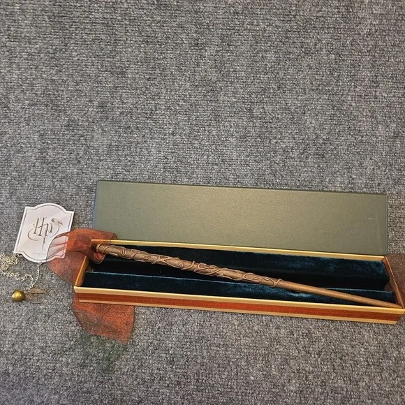 Warner Bros Harry Potter Noble Collection Wand Box Snitch Necklace Set