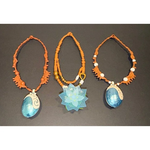 Lot Disney Moana Heart of Te Fiti & Raya Kumandra Flower Light Up Toy Necklace