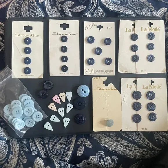 Vintage Lot sewing Clothing flat shank buttons various material‎ & sizes blue