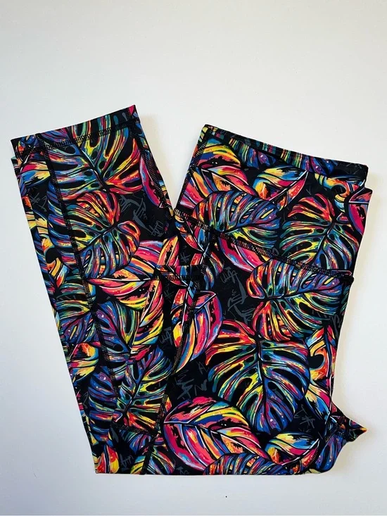 CVG Constantly Varied Gear Women’s Capri Leggings Tropical Like It’s Hot EUC LG