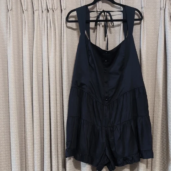 NWT Women's Size 1X Wild Fable Black Poplin Romper With Tired Shorts & Pockets