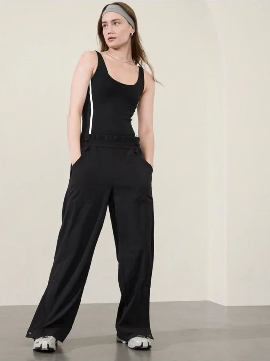 Athleta Trekkie High Rise Parachute Pant Size 10 Black #533487