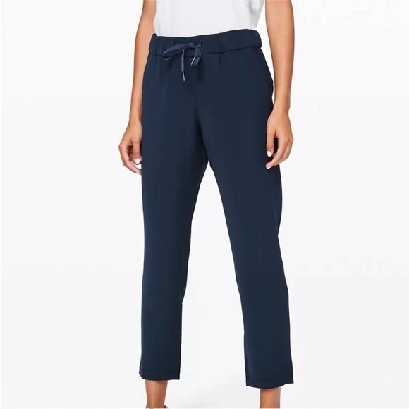 Lululemon on the fly crop Navy jogger Pants 4