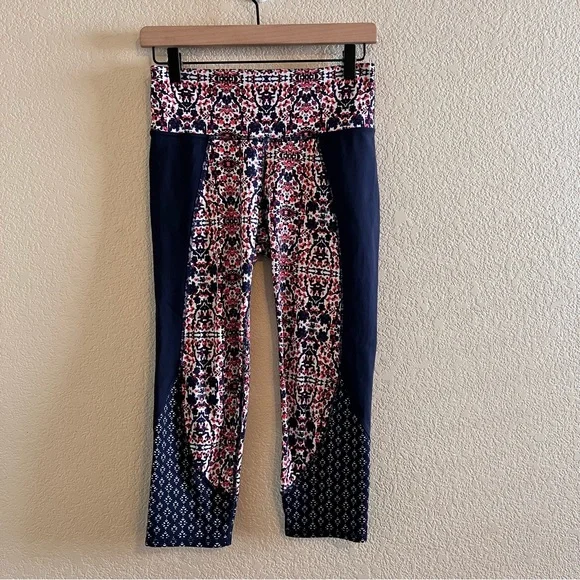 Athleta High Rise Indigo Shores Chaturanga Capri Leggings Size Small