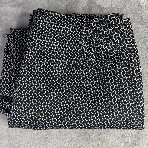 Talbots Pants Women 10P Black White Geometric Honeycomb Stretch Straight Leg