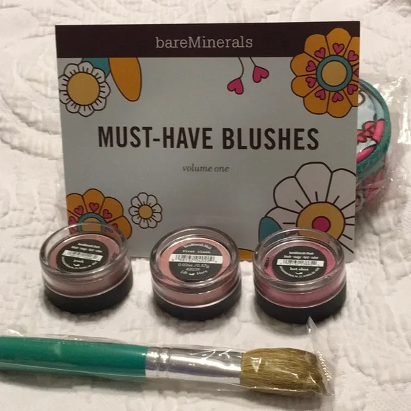 BARE MINERALS Must Have blushes. Volume One. 3 blendable blushes, bag, brush