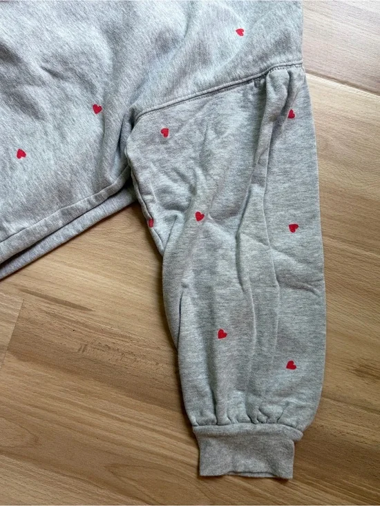 Draper James 100% cotton Gray Sweatshirt/Sweatpants set with Red Heart Motif
