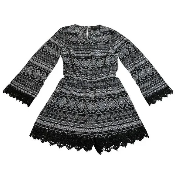 Romeo & Juliet Couture Crewneck Boho Print Lace Trim Playsuit Romper Size Small