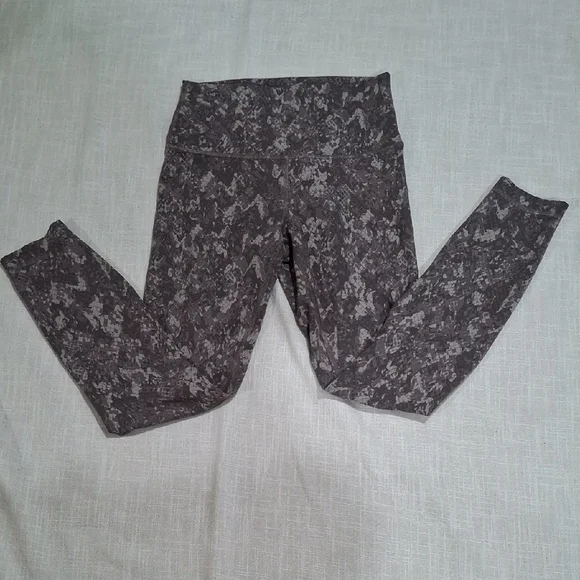 lululemon athletica women's Brown Patterned Leggings Size 6