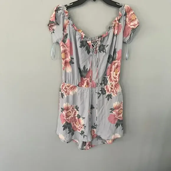 Kendall & Kylie Floral Shorts Romper Women's Size Medium Light Blue & Pink