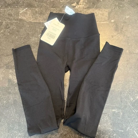 New with tags Fabletics High wasted sculpt knee leggings