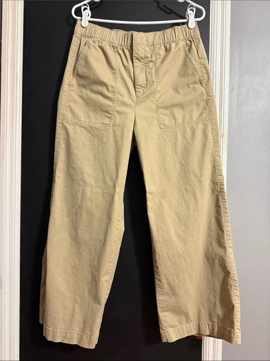 GAP Easy Wide Leg Khaki Elastic Waist Size: M Inseam: 26”