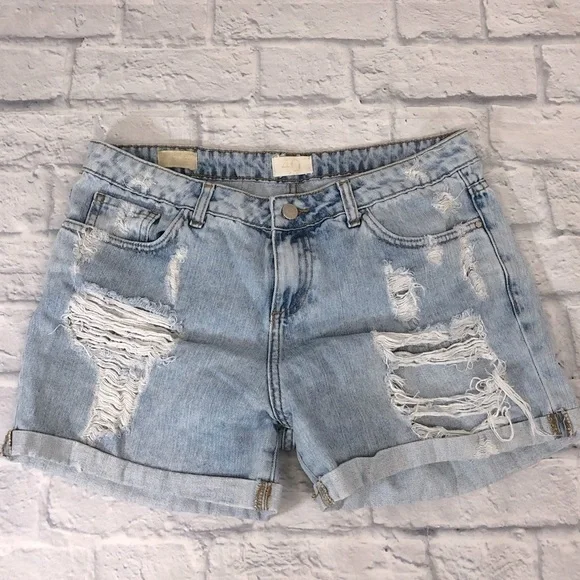 Zara Distressed Denim jean shorts Light wash denim Size 8
