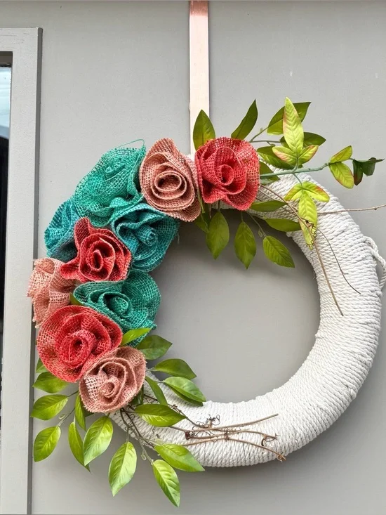 Wreath 14” Rope Wrapped w/Burlap Fliwers
