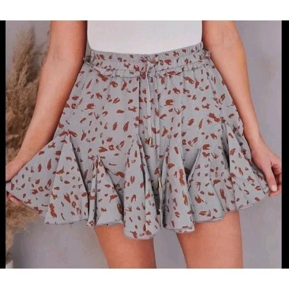 ENTRO Gray Orange Abstract Print Ruffle Tiered shorts Women's Size M