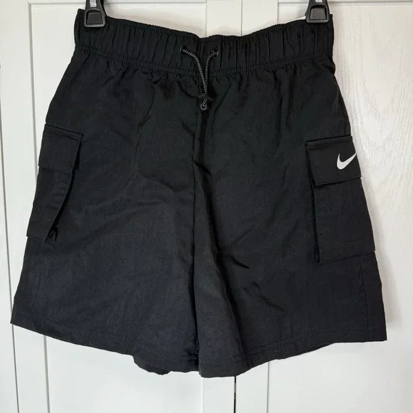 NWT Nike Sportswear Essential High Rise Cargo Shorts XS Black Woven Utility