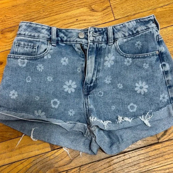 PacSun High Rise Floral Bleach‎ Denim Cutoff Shorts – Size 28 – Distressed