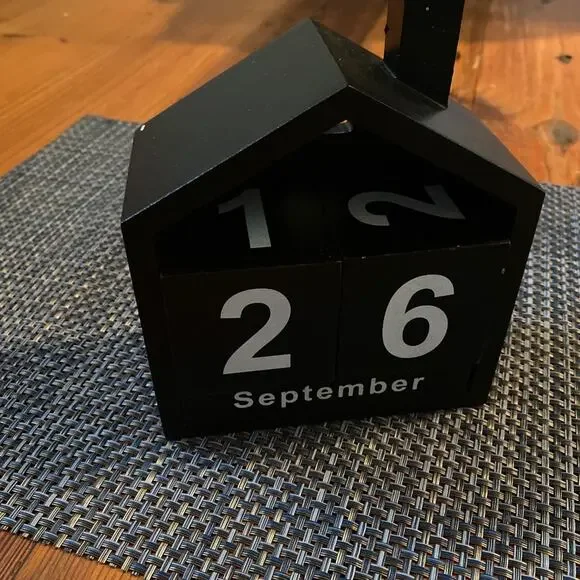 Black House‎ School Changeable Date Perpetual Calendar Pristine