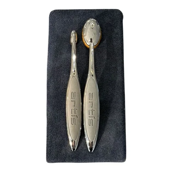Artis Makeup Brushes Elite Oval 3 & Elite Oval 6 plus Cleaning Pad.