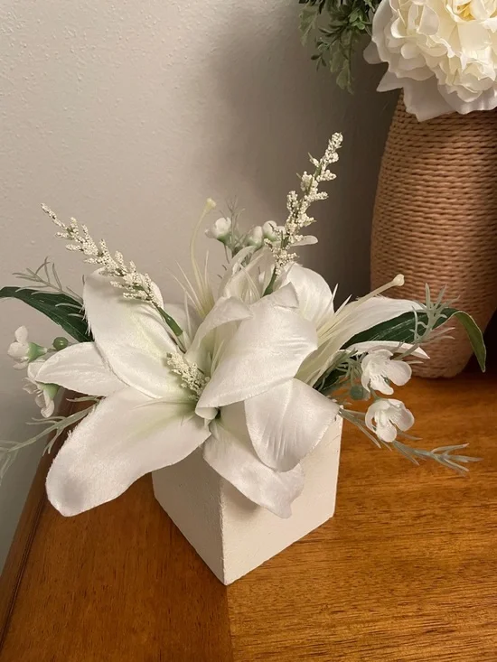 Lily Artificial Silk Floral Arrangement in Square Pot Lightly Used