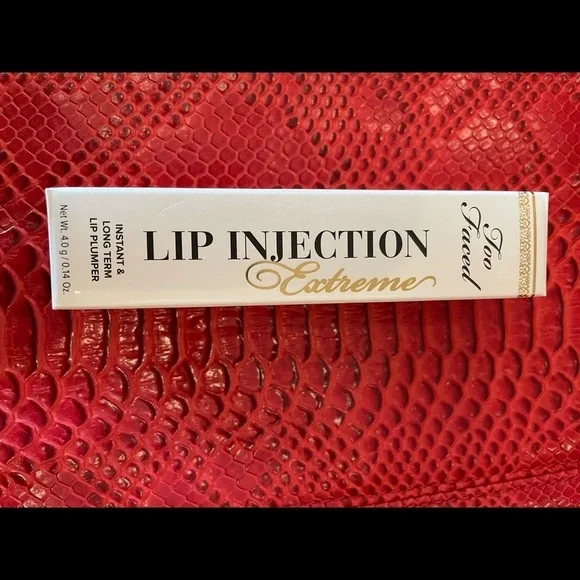 💋 Too Faced “Lip Injection Extreme” lip plumper 💋
