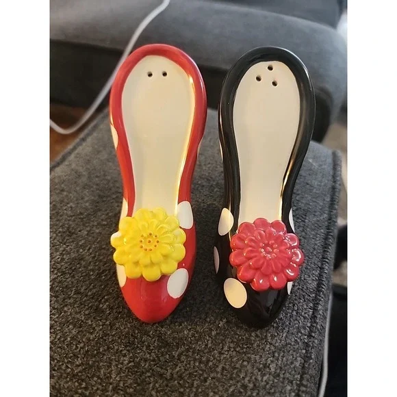 High Heels Salt and Pepper Shakers Pier 1 ‎ Polkadot Red and Black